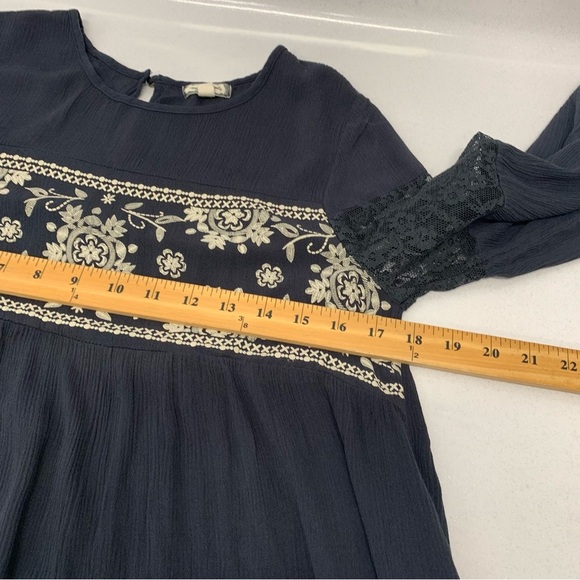 Eyeshadow Empire Top Woman Small  Blue Floral Embroidery Flowy Boho Casual Light - Picture 8 of 9